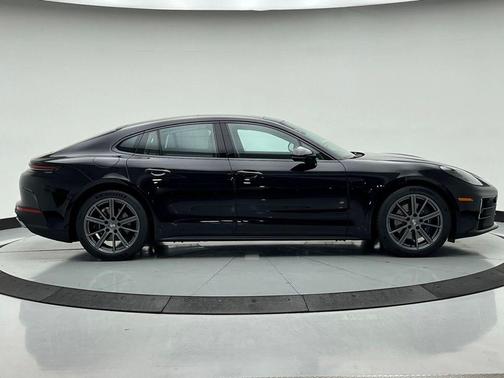 Jet Black Metallic 2026 Porsche Panamera 4