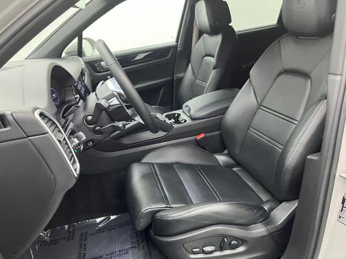 2023 Porsche Cayenne Platinum Edition