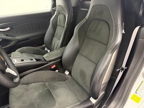 2023 Porsche 718 Spyder 