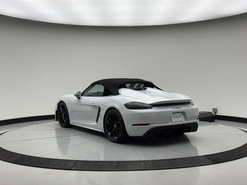 2023 Porsche 718 Spyder 