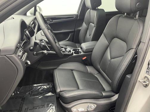 Chalk 2026 Porsche Macan Macan