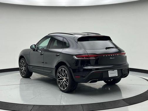 2026 Porsche Macan 