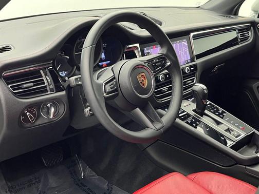 2024 Porsche Macan 