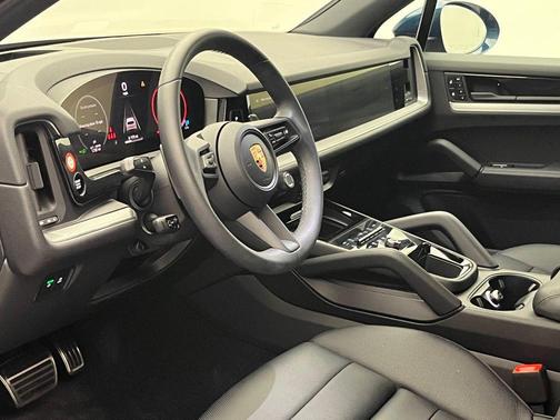 Montego Blue Metallic 2026 Porsche Cayenne Cayenne