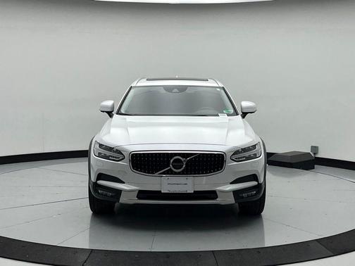 2020 Volvo V90 Cross Country T6
