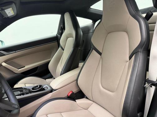 2025 Porsche 911 Carrera