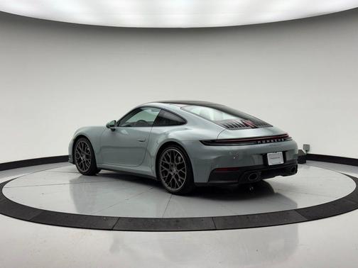 2025 Porsche 911 Carrera