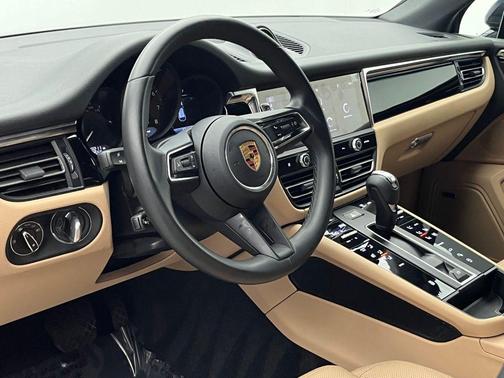 2023 Porsche Macan 