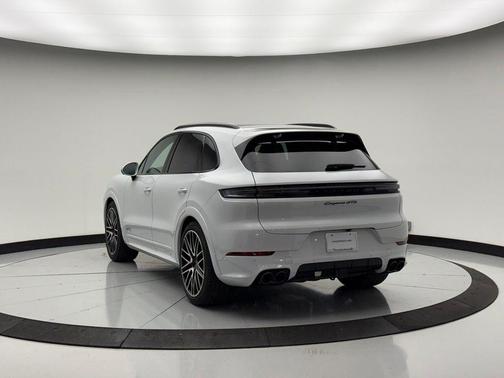 Carrara White Metallic 2026 Porsche Cayenne GTS