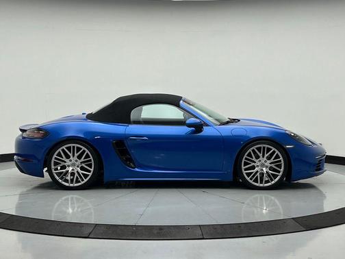 Sapphire Blue Metallic 2018 Porsche 718 Boxster