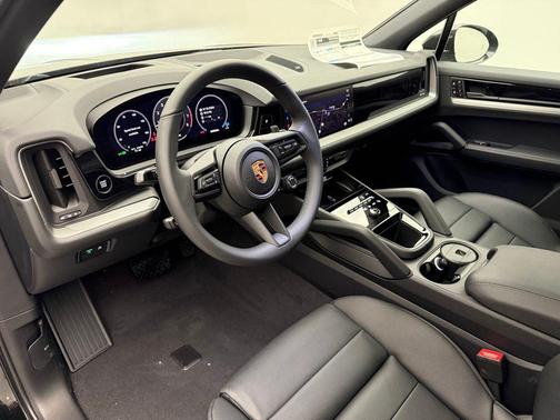 Chromite Black Metallic 2026 Porsche Cayenne Cayenne