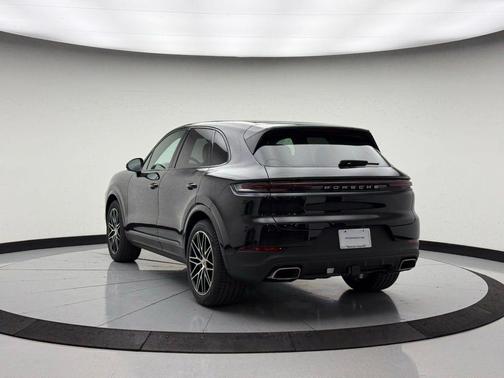 Chromite Black Metallic 2026 Porsche Cayenne Cayenne