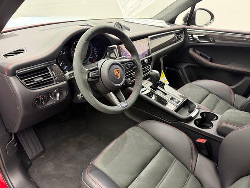 Carmine Red 2026 Porsche Macan Macan GTS