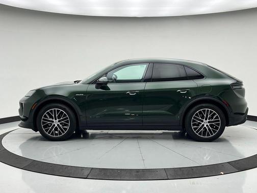 Oak Green Metallic Neo 2026 Porsche Macan Macan Electric 4
