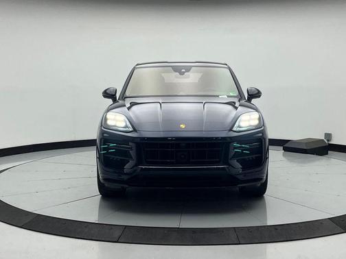 Algarve Blue Metallic 2024 Porsche Cayenne Turbo GT