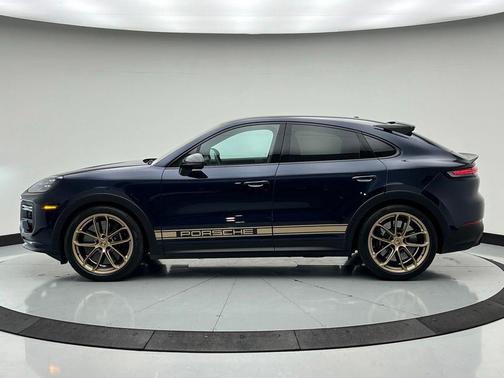 Algarve Blue Metallic 2024 Porsche Cayenne Turbo GT