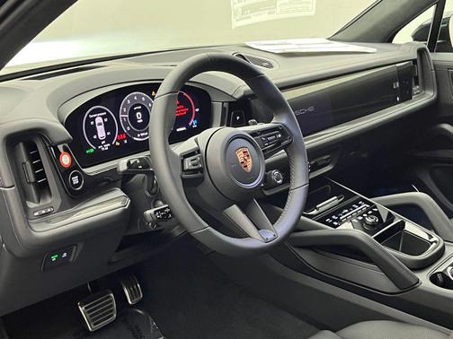 Chromite Black Metallic 2026 Porsche Cayenne GTS
