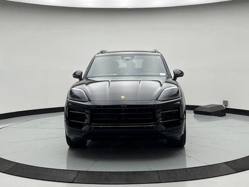 Chromite Black Metallic 2026 Porsche Cayenne GTS
