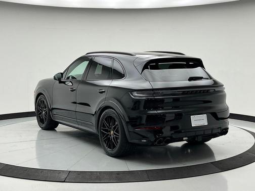 Chromite Black Metallic 2026 Porsche Cayenne GTS