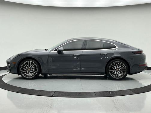 2025 Porsche Panamera 4