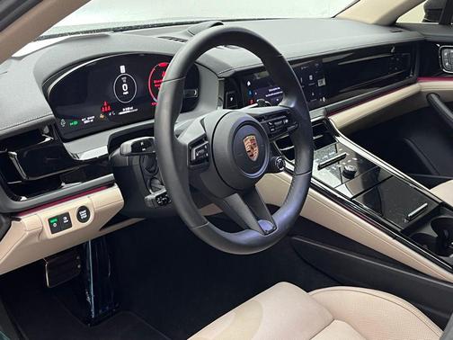 2025 Porsche Panamera 4