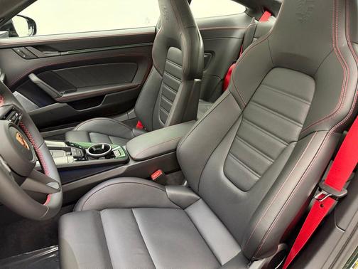 2026 Porsche 911 Carrera 4 GTS