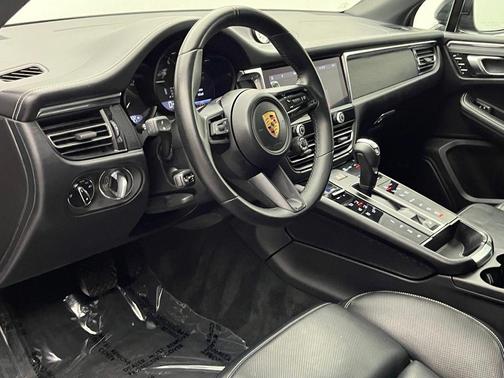 Jet Black Metallic 2024 Porsche Macan Macan GTS