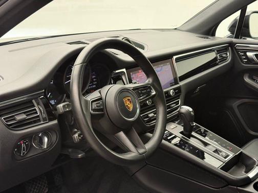 2022 Porsche Macan 