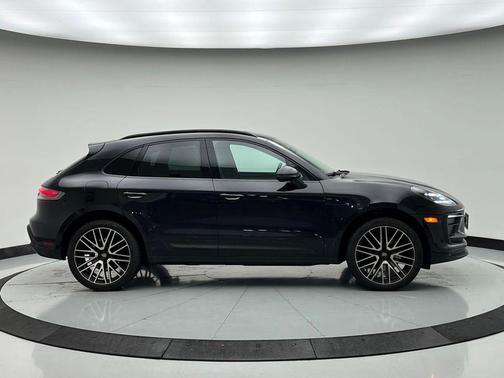 2022 Porsche Macan 