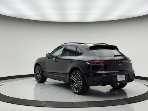 2022 Porsche Macan 