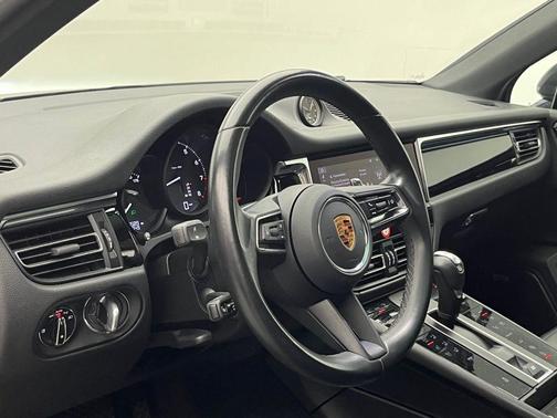 2022 Porsche Macan 