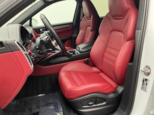 2022 Porsche Cayenne Platinum Edition