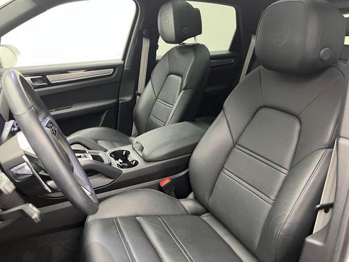 White 2023 Porsche Cayenne Platinum Edition