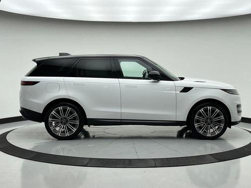 2024 Land Rover Range Rover Sport SE