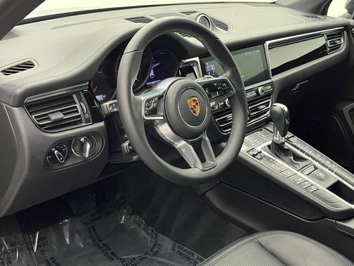 2021 Porsche Macan 