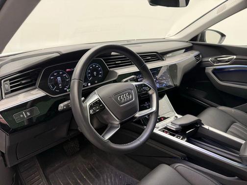 2024 Audi Q8 e-tron Prestige