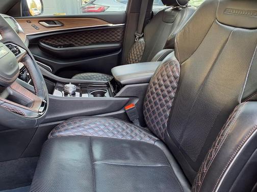 Diamond Black 2021 Jeep Grand Cherokee SUMMIT