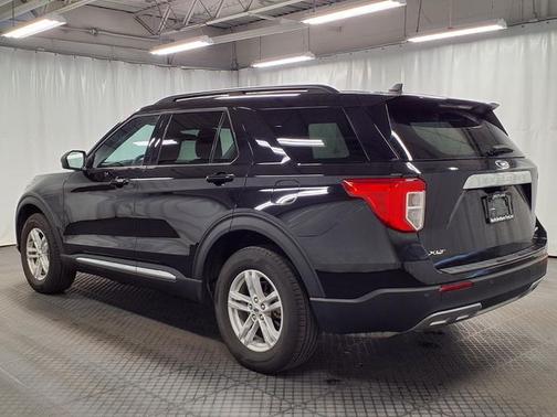 AGATE BLACK METALLIC 2023 Ford Explorer XLT