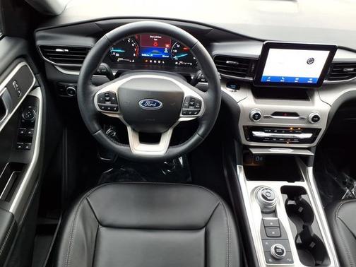 AGATE BLACK METALLIC 2023 Ford Explorer XLT