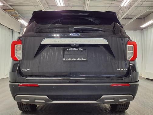 AGATE BLACK METALLIC 2023 Ford Explorer XLT