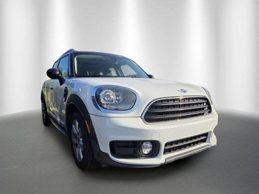 Light White 2018 MINI Countryman Cooper