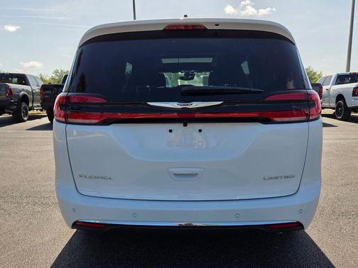 Bright White Clearcoat 2026 Chrysler Pacifica Limited
