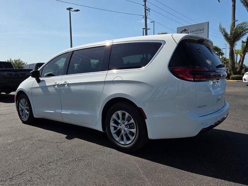 Bright White Clearcoat 2026 Chrysler Pacifica Limited