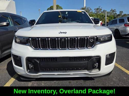 Bright White Clearcoat 2023 Jeep Grand Cherokee Overland