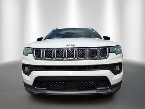 Bright White Clearcoat 2024 Jeep Compass Latitude