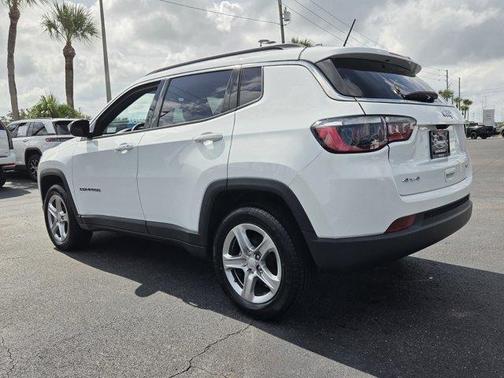 Bright White Clearcoat 2024 Jeep Compass Latitude
