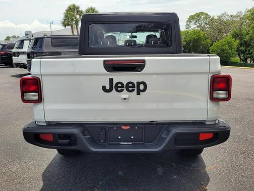 2025 Jeep Gladiator Sport