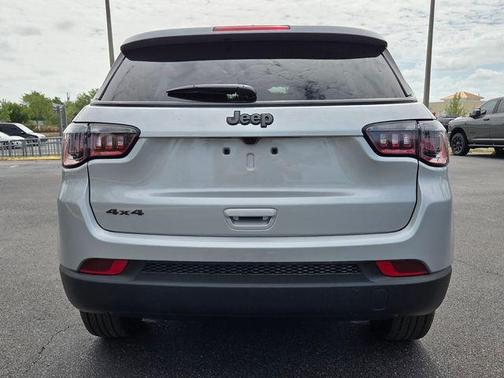 Silver Zynith 2026 Jeep Compass Latitude
