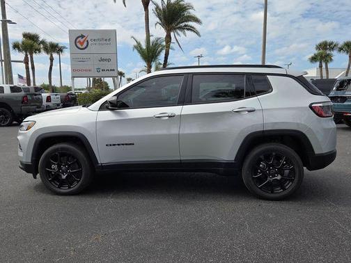 Silver Zynith 2026 Jeep Compass Latitude