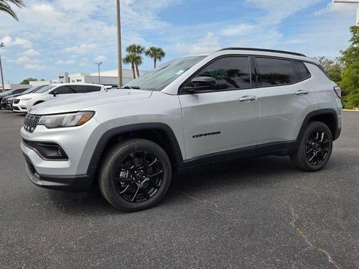 Silver Zynith 2026 Jeep Compass Latitude